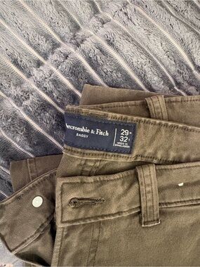Abercrombie & Fitch Baggy Cargo Pants in Olive Green